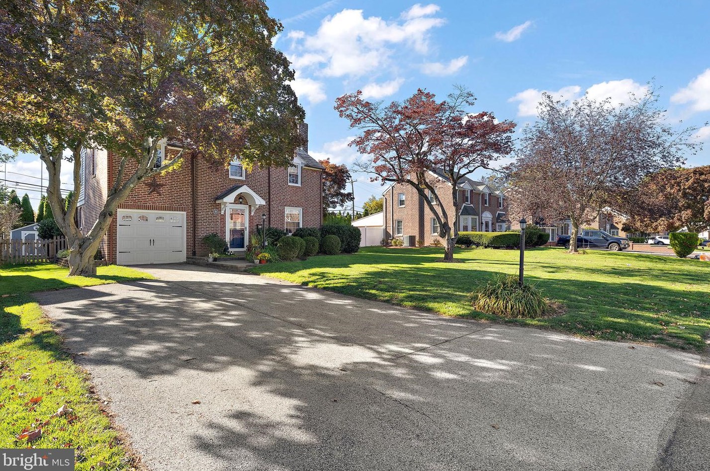 26 Pickwick Ln, Newtown Square, PA 19073