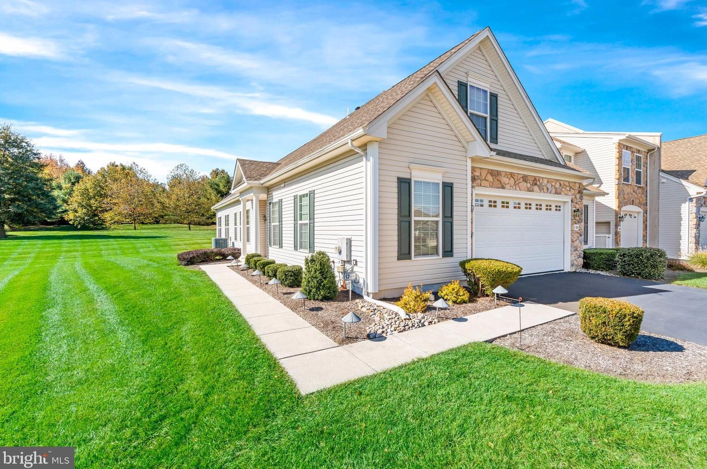 3529 Dogwood Dr, Boothwyn, PA 19060