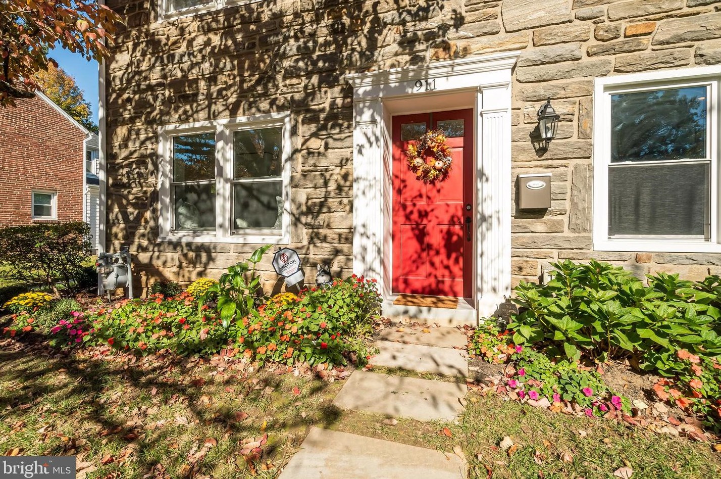 911 Powder Mill Ln, Penn Wynne, PA 19096-4039