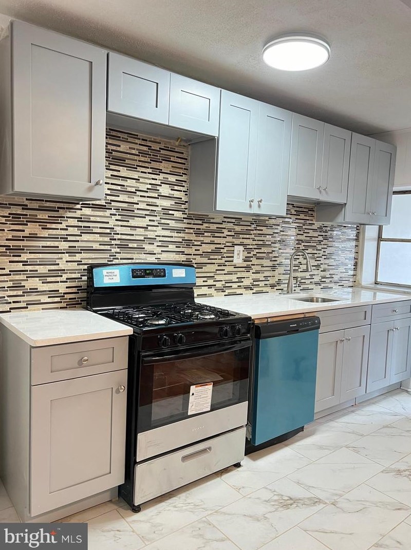 512 Glendale Rd, Upper Darby PA  19082-5019 exterior