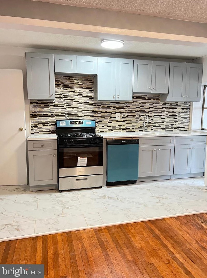 512 Glendale Rd, Upper Darby PA  19082-5019 exterior