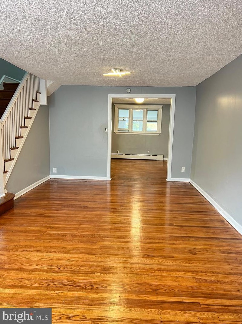 512 Glendale Rd, Upper Darby PA  19082-5019 exterior