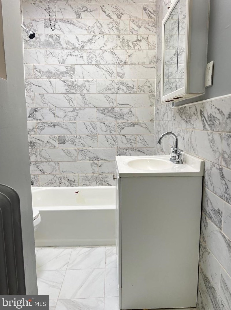 512 Glendale Rd, Upper Darby PA  19082-5019 exterior