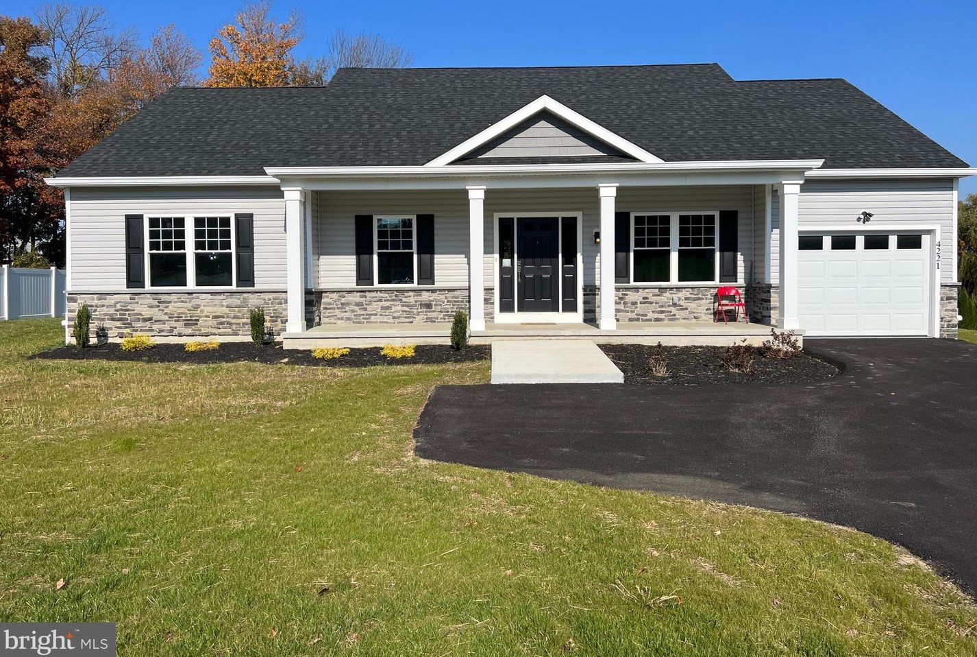 4221 Naamans Creek Rd, Boothwyn, PA 19061