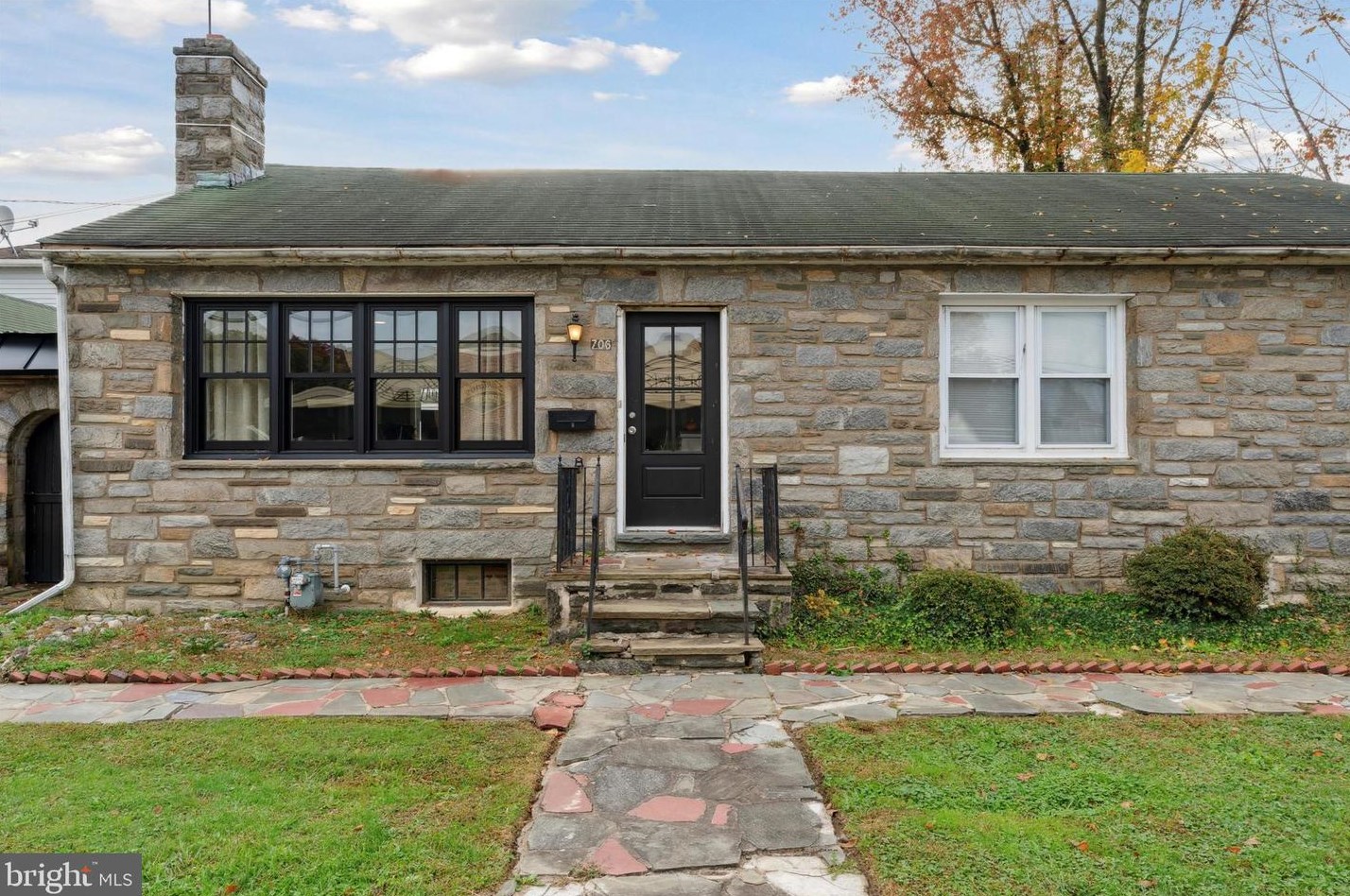 706 Macdade Boulevard, Folsom, PA 19033