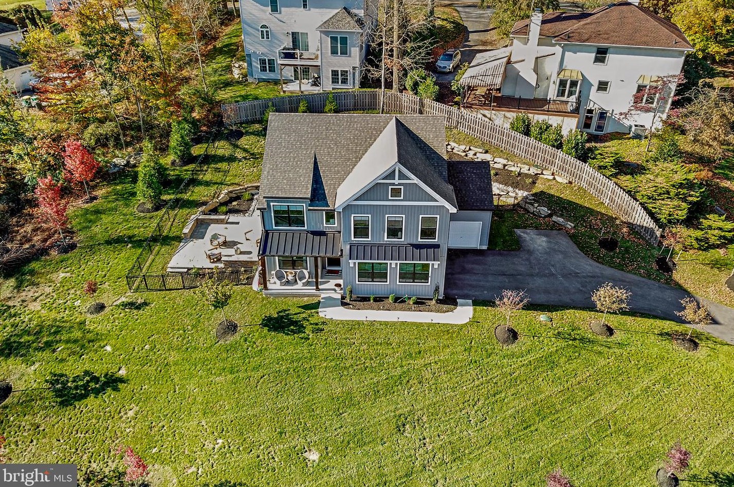 8 Langton Ln, Newtown Square, PA 19073