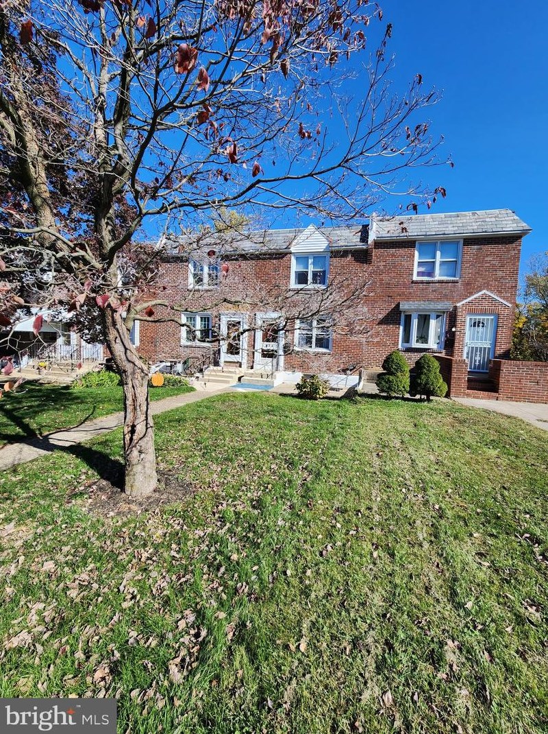 823 Crescent Dr, Manor, PA 19036