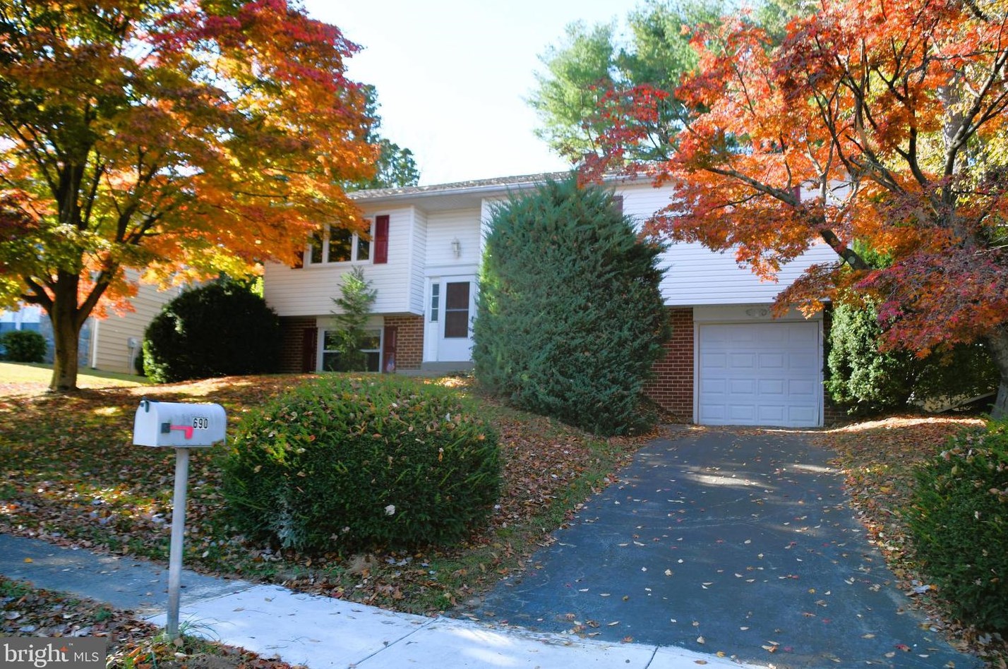 690 Bender Dr, Chester, PA 19014-0025