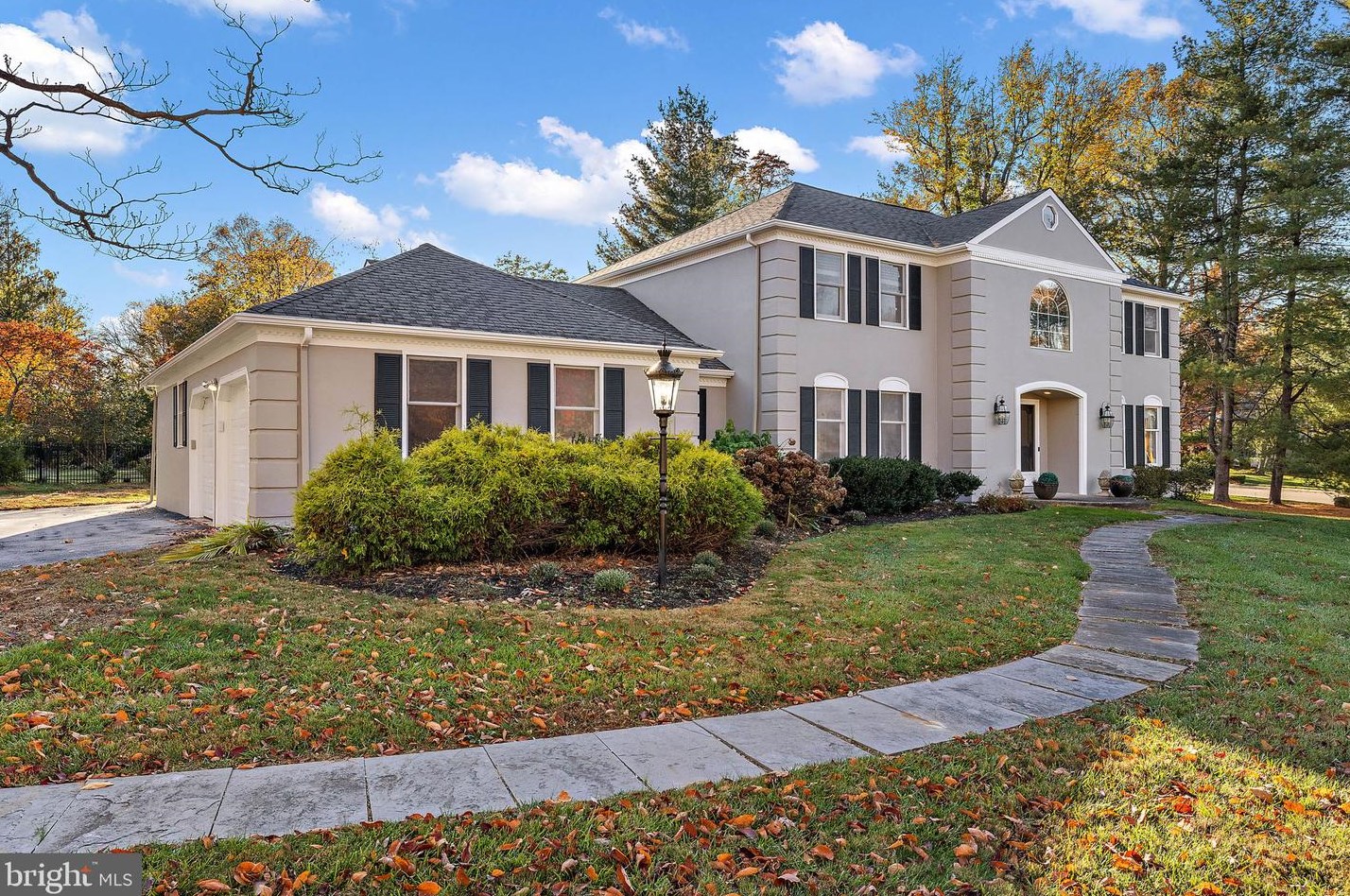 2 Roberts Rd, Newtown Square, PA 19073