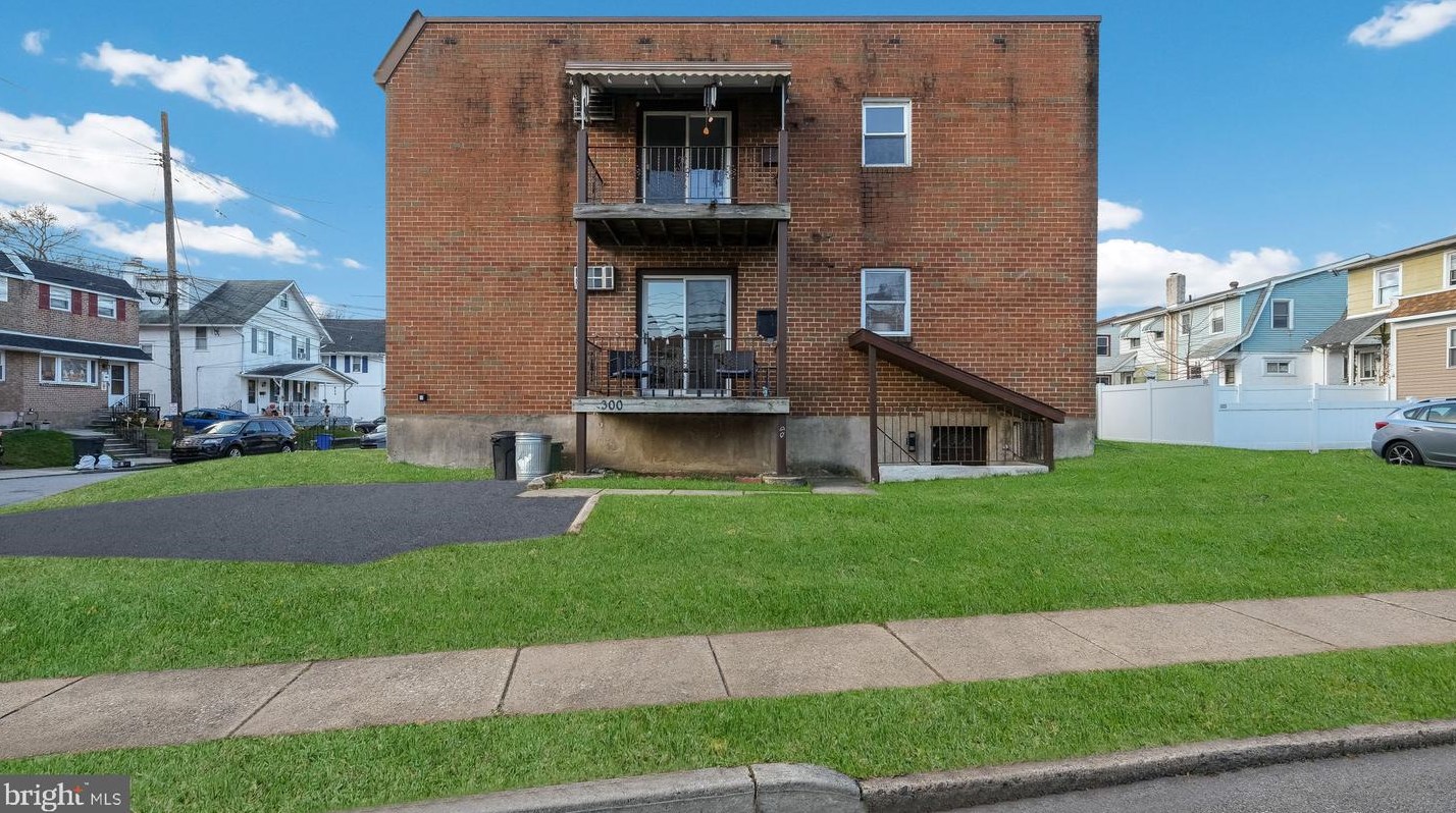 300 W Ashland Ave, Manor, PA 19036