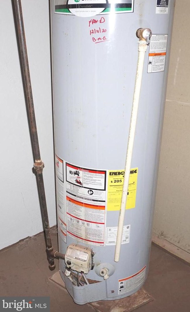 347 Avon Rd, Upper Darby PA  19082-3809 exterior