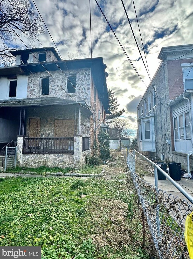 402 Colwyn Ave, Darby PA  19023-2717 exterior