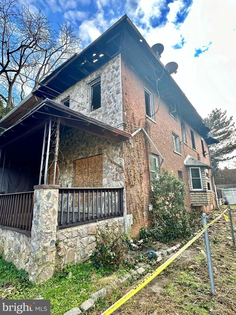 402 Colwyn Ave, Darby PA  19023-2717 exterior