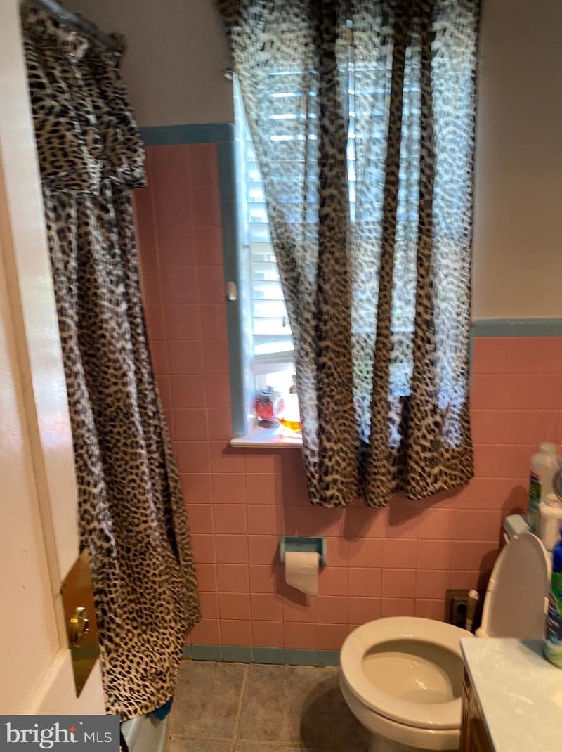 1301 Kerlin St, Chester PA 19013-3924 exterior