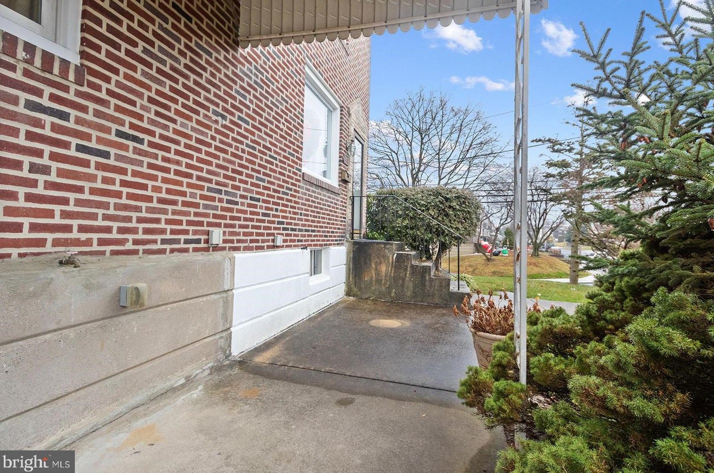 2446 Stoneybrook Ln, Oakview, PA 19026