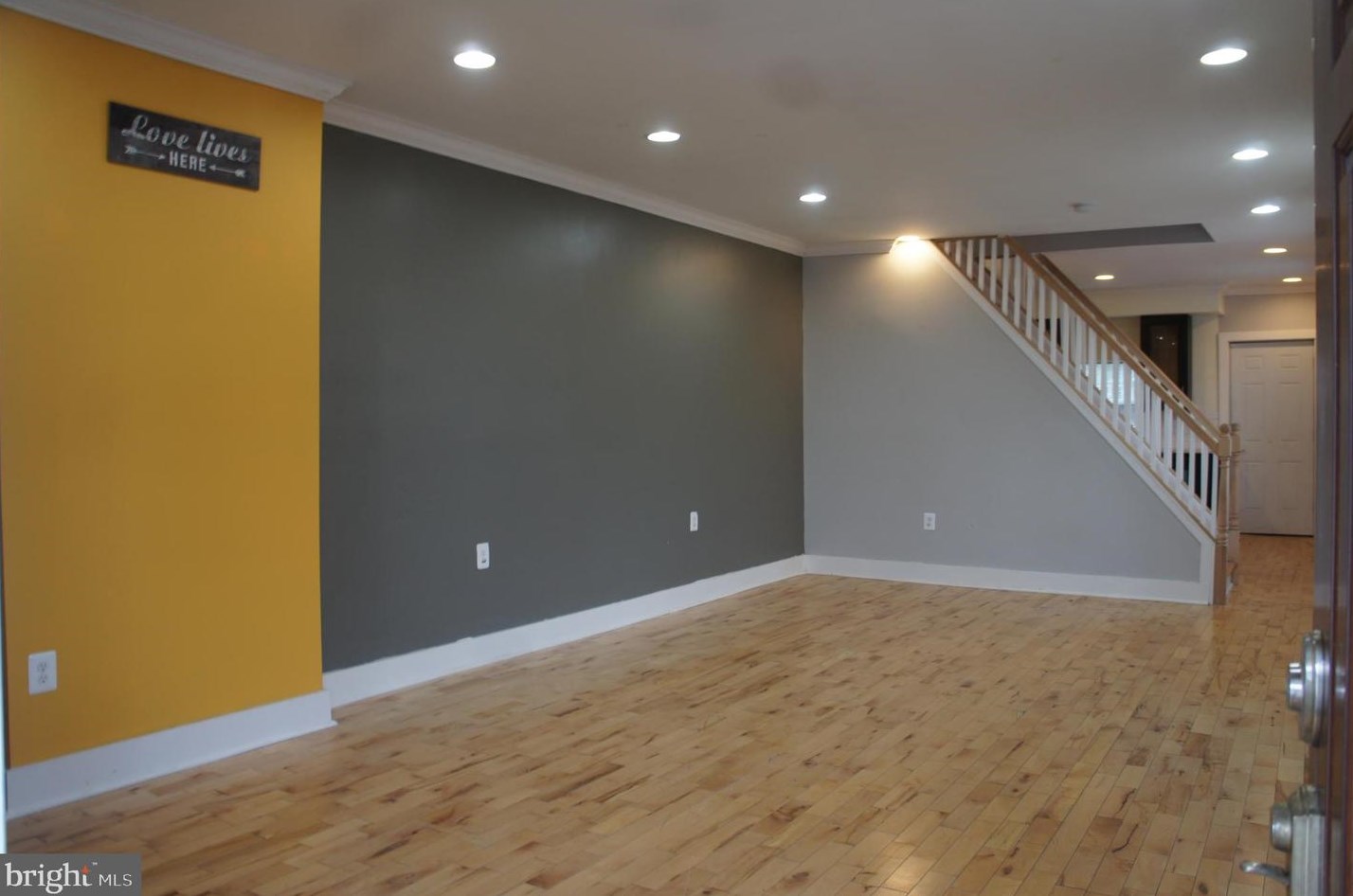 1020 Elmwood Ave, Sharon Hill, PA 19079