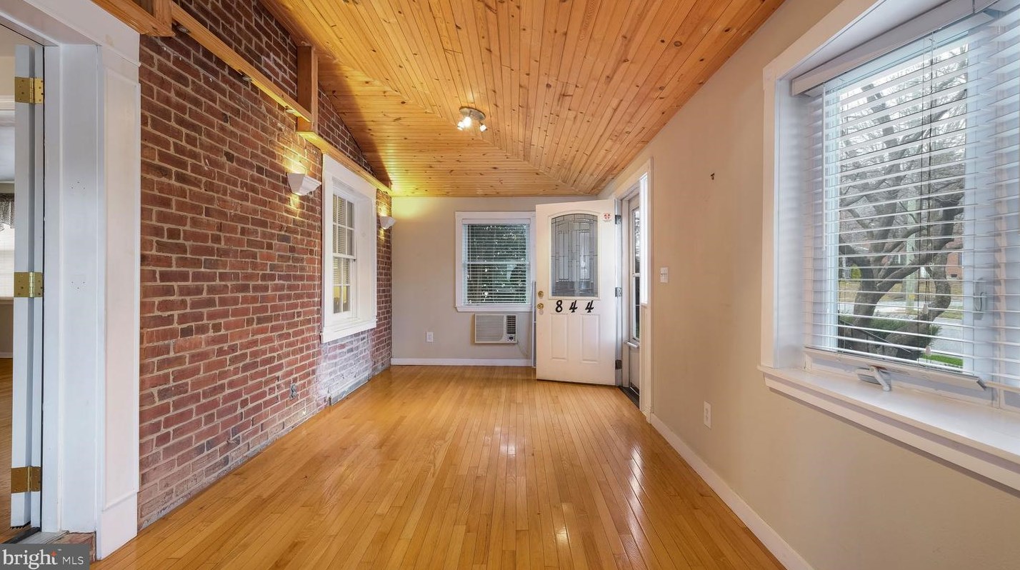 844 Burmont Rd, Oakview, PA 19026