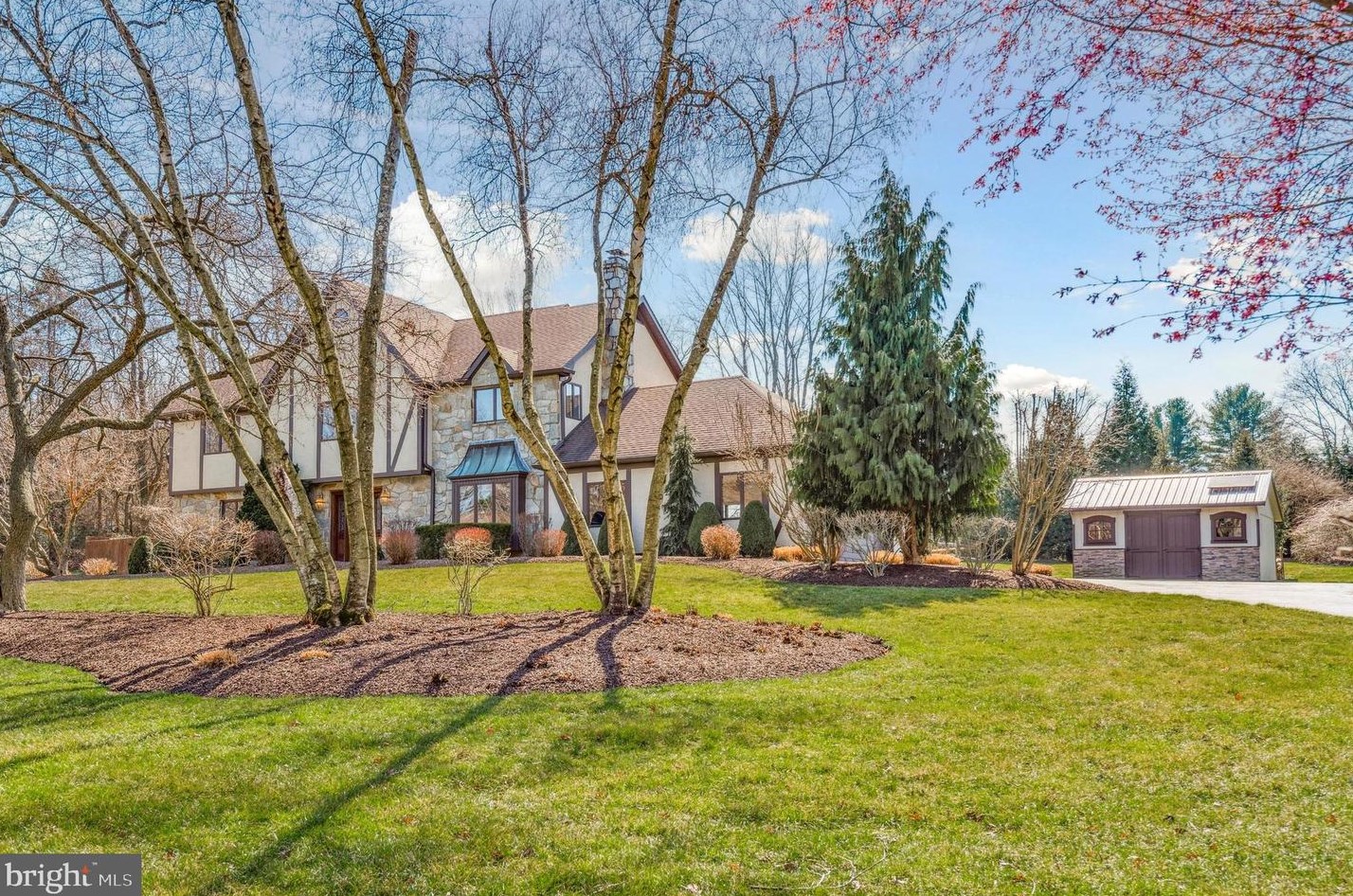 1065 Antler Dr, Glen Mills, PA 19342