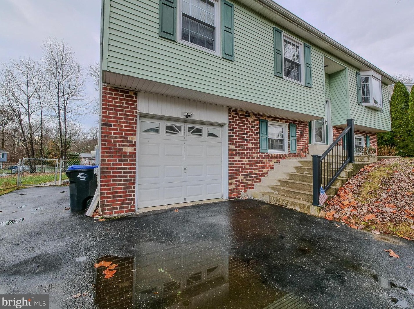 325 Willowbrook Rd, Boothwyn, PA 19061-2828