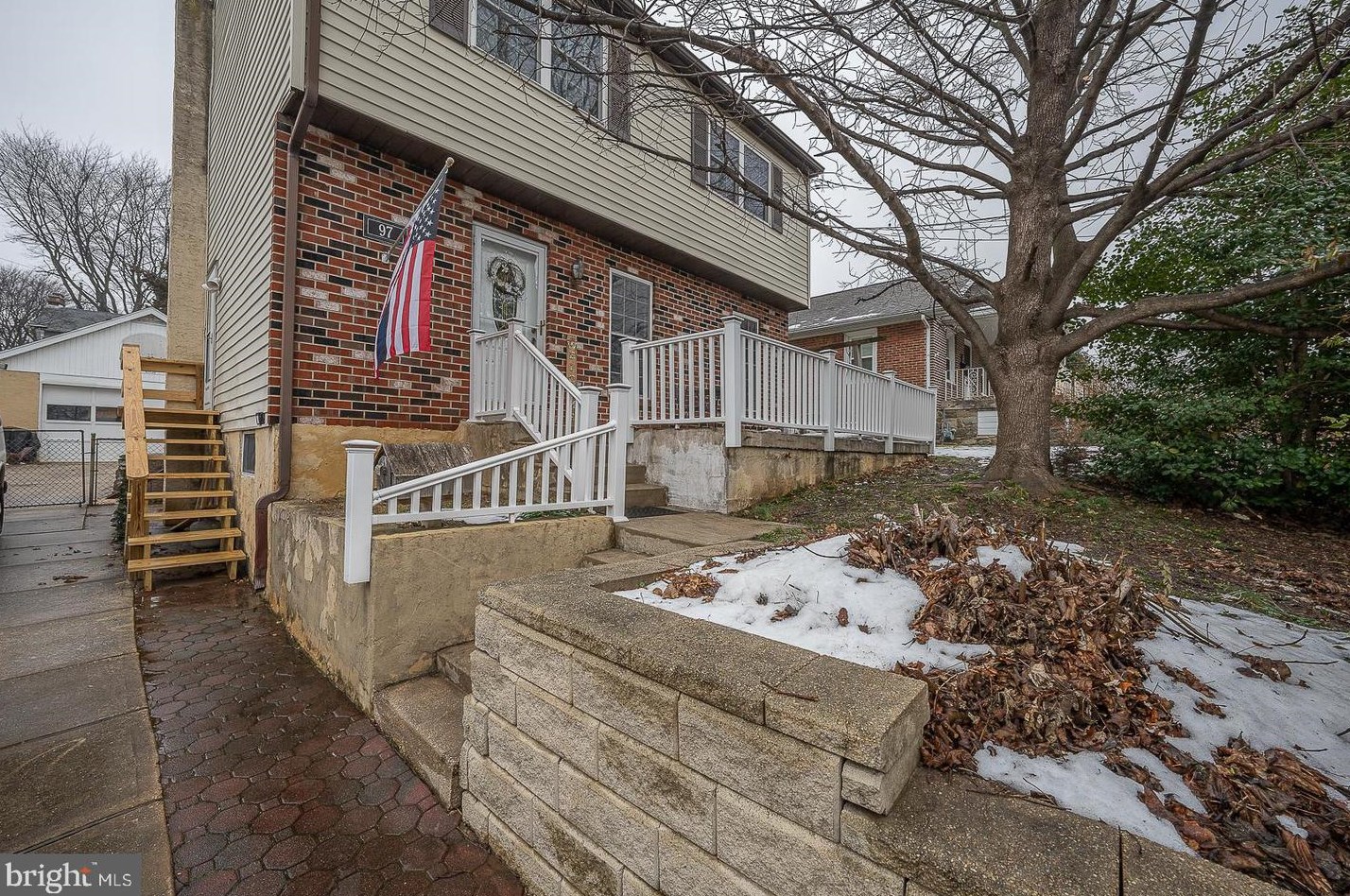 97 Lincoln St, Folsom, PA 19033-2819