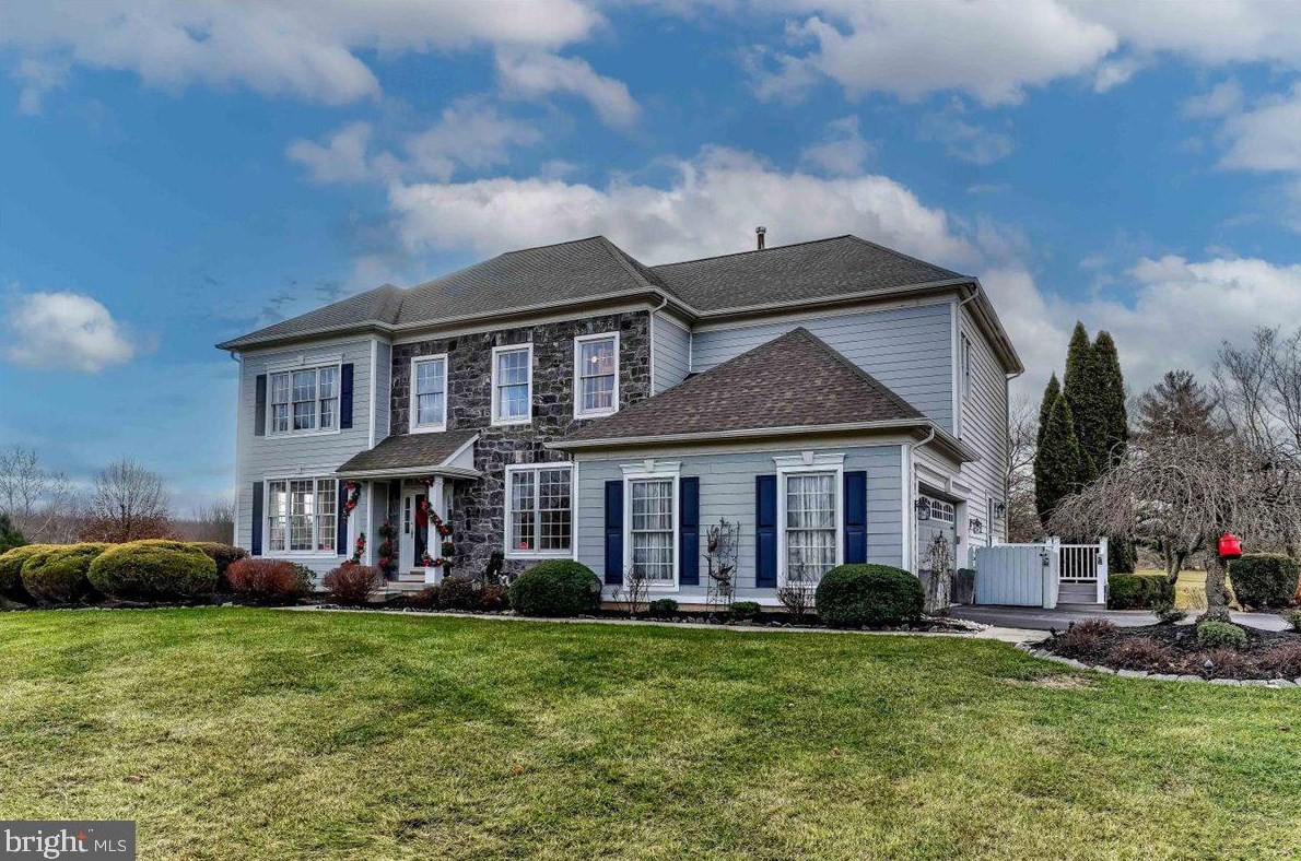 8 Hickory Dr, Glen Mills, PA 19342