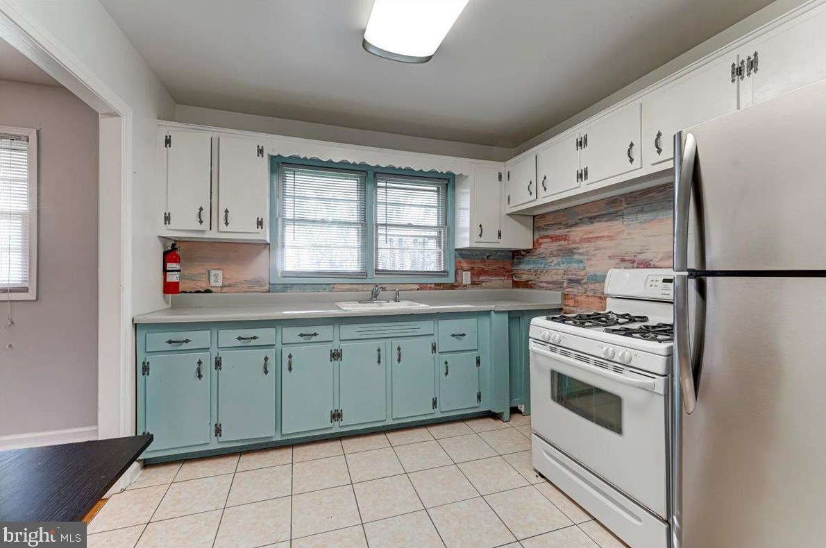 701 Patton Ave, Chester PA  19015-2632 exterior