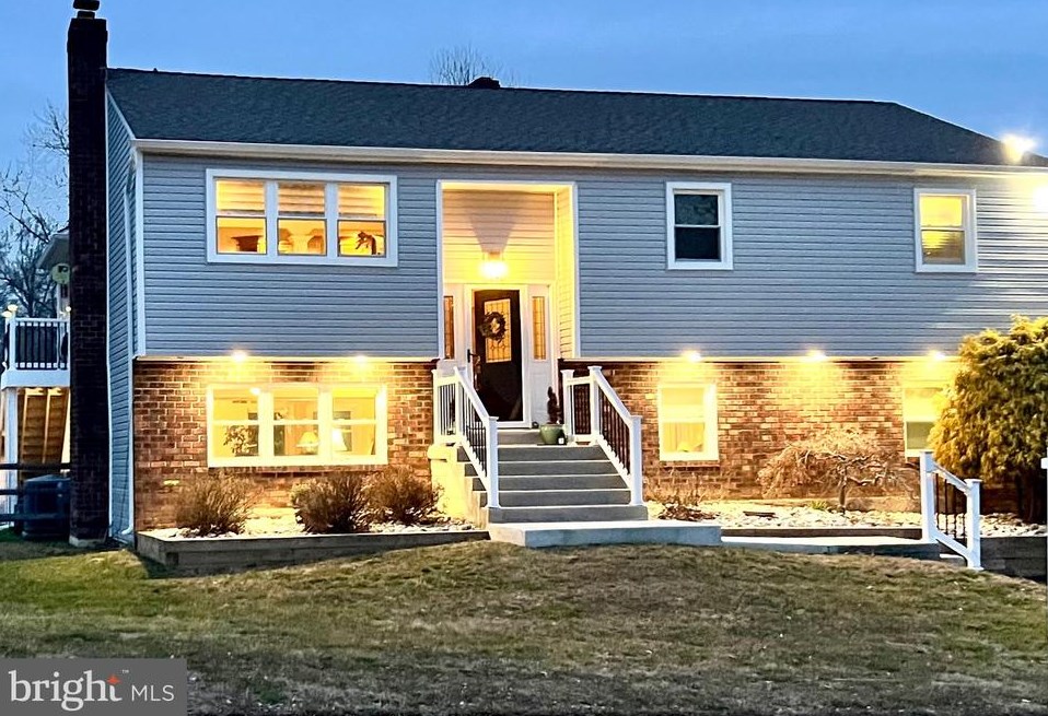 42 Scott Ln, Chester, PA 19014