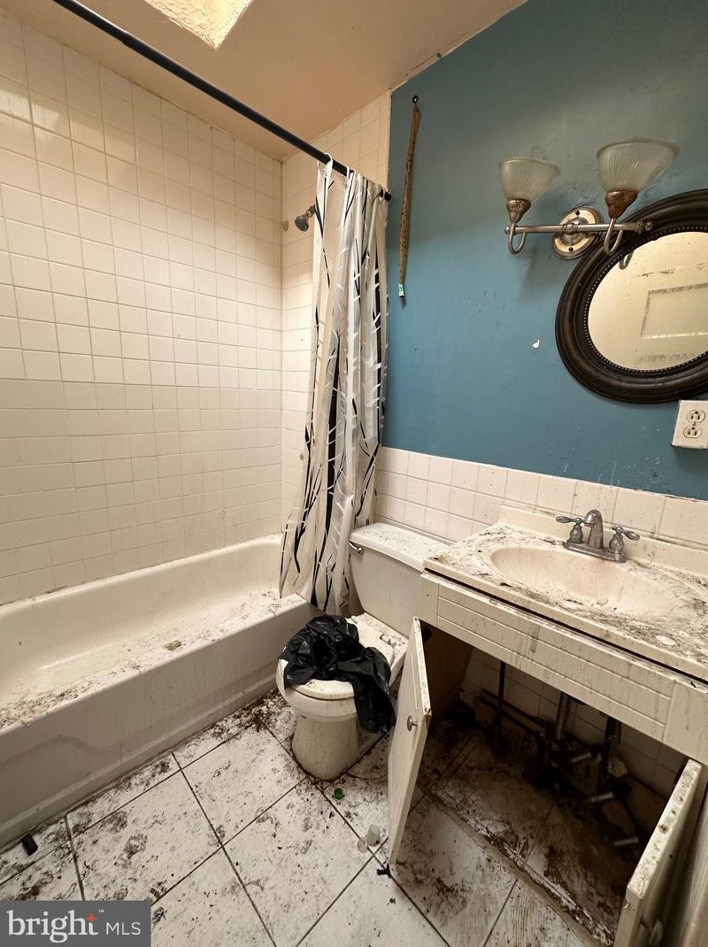 7112 Seaford Rd, Upper Darby PA 19082-5325 exterior