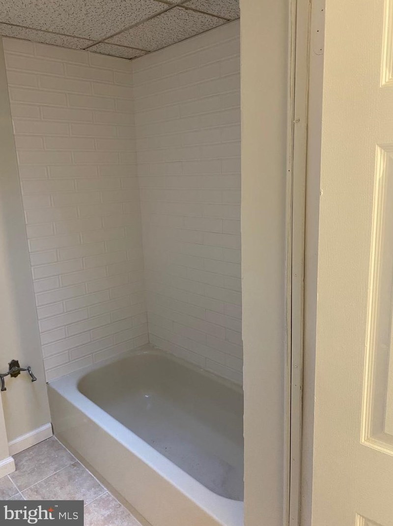 1127 Glen Avon Rd, Darby PA  19023-1415 exterior