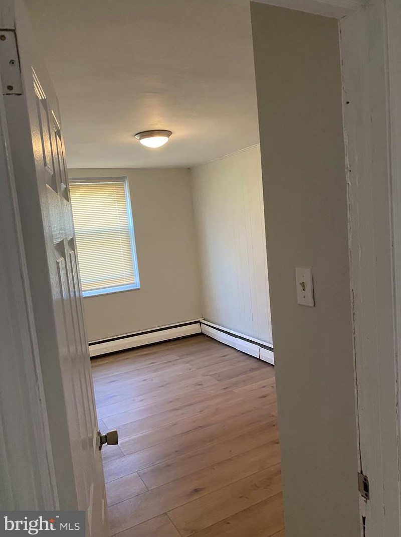 1127 Glen Avon Rd, Darby PA  19023-1415 exterior