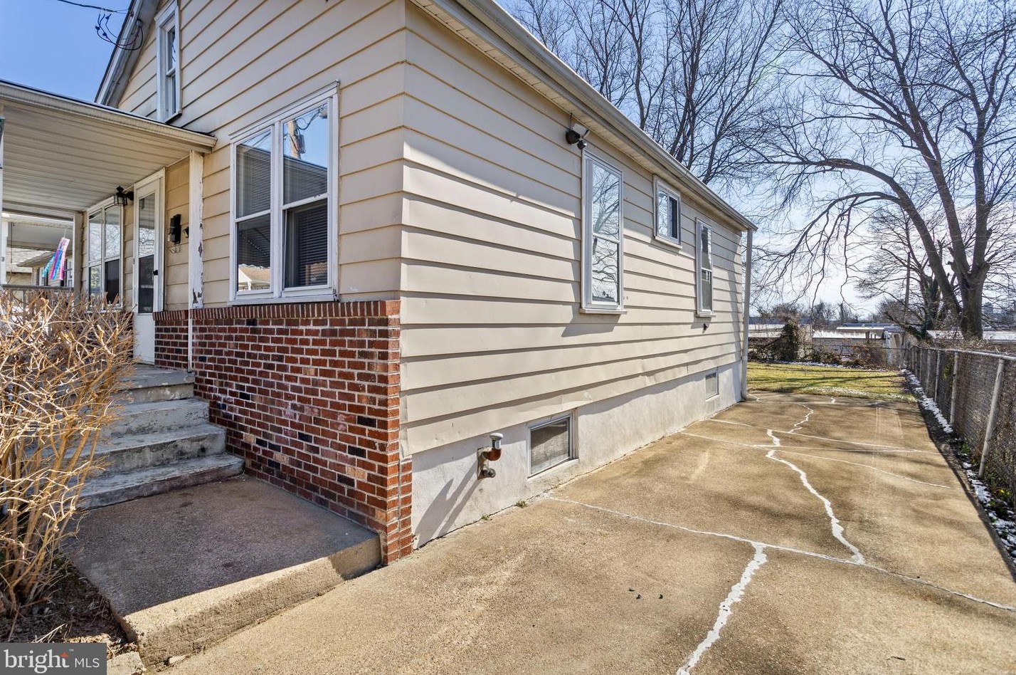 2207 Columbia Ave, Chester, PA 19013