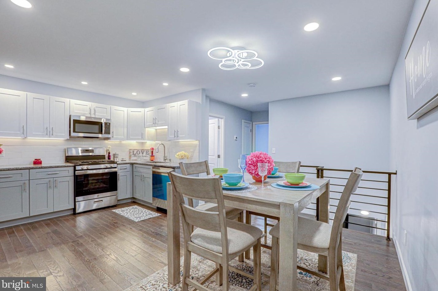 915 Burnside Rd, Sharon Hill, PA 19079