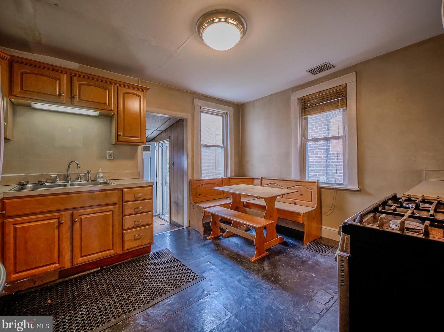 17 Marshall Ave, Boothwyn, PA 19061-4532