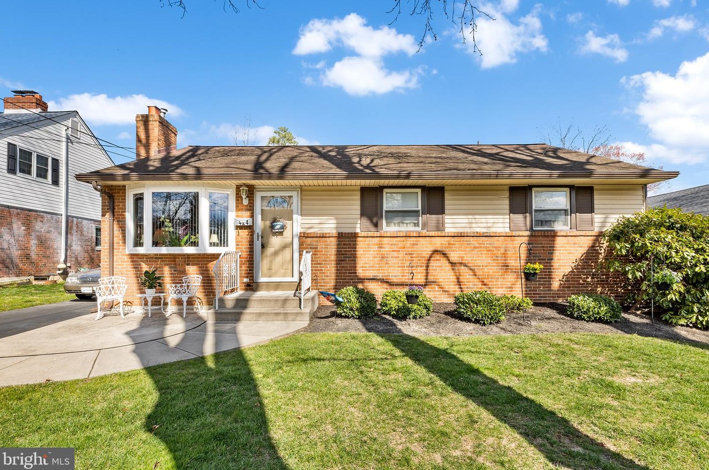 424 Lawnton Terrace, Holmes, PA 19043