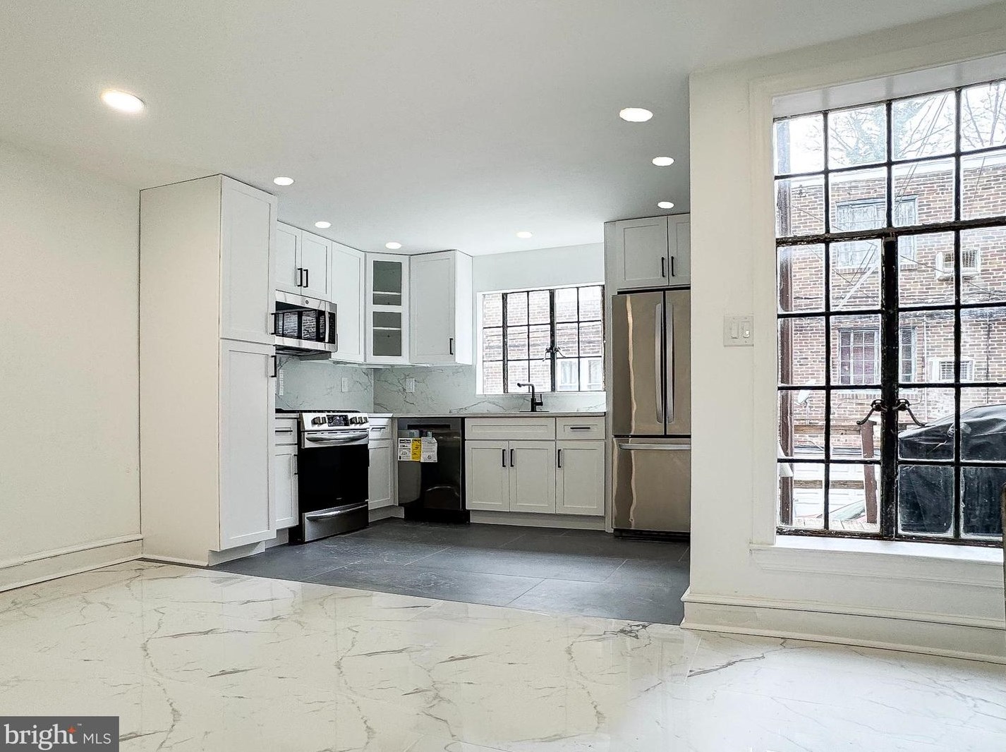 304 Richfield Rd, Upper Darby PA  19082-4109 exterior