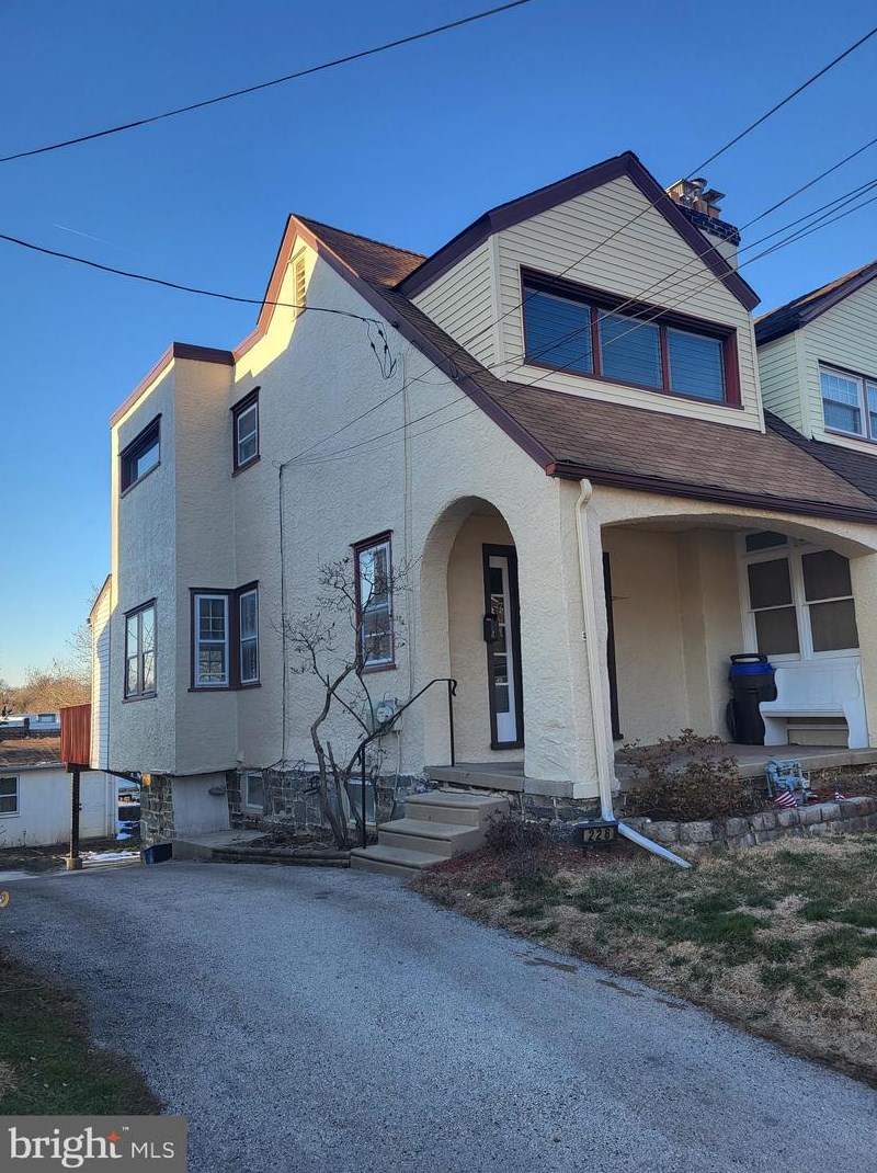 228 Parker Ave, Upper Darby, PA 19082-1222
