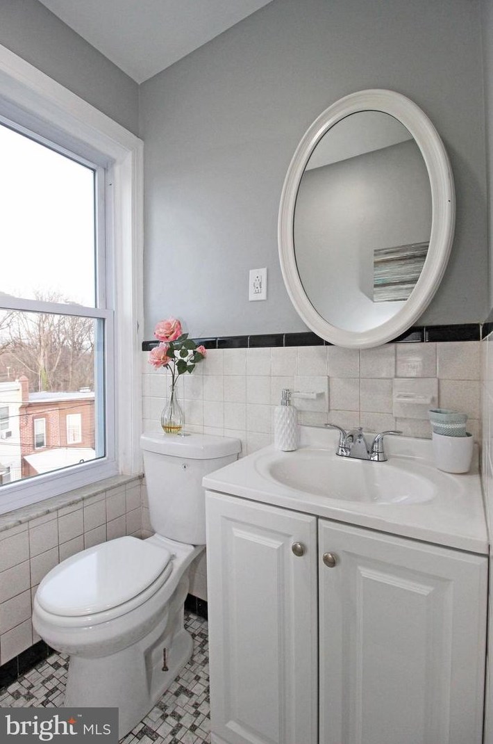 301 Poplar St, Darby PA  19023-2028 exterior