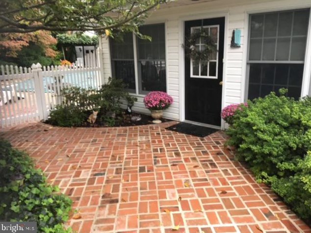 208 Jacqueline Dr, Boothwyn, PA 19061-3241