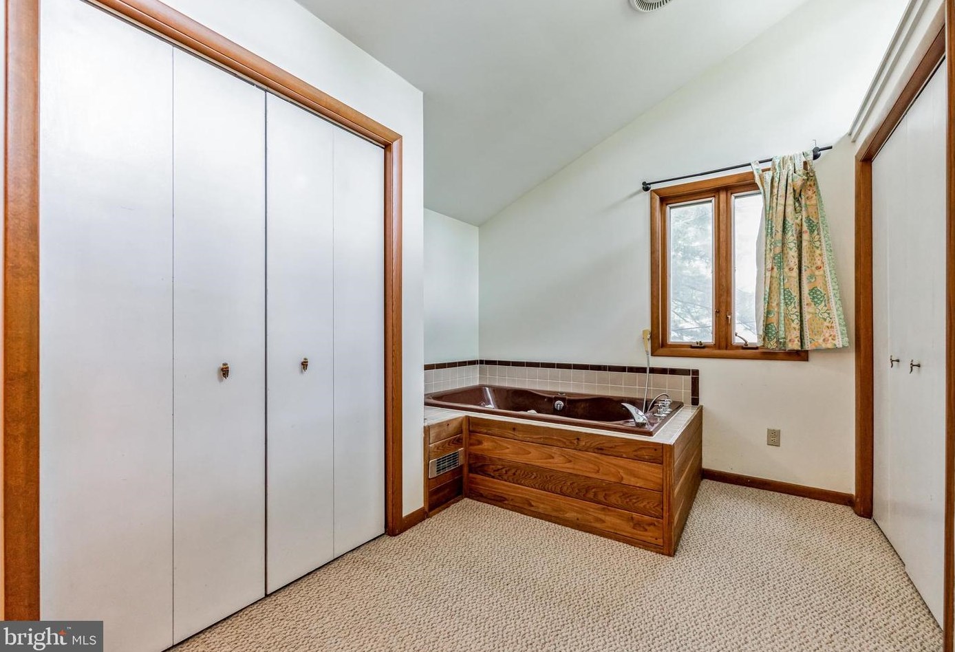 409 Bickmore Dr, Media PA 19086-6806 exterior