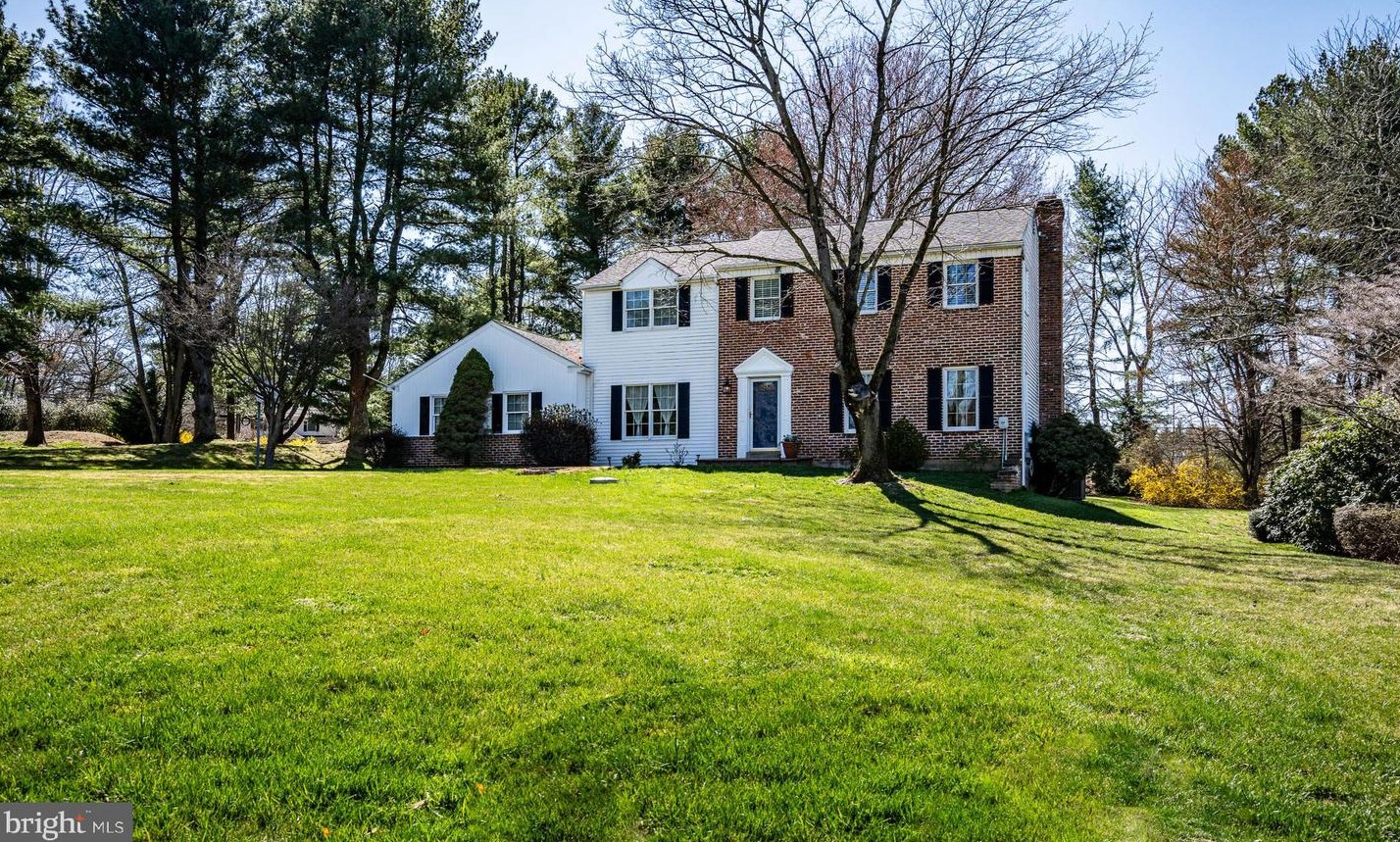 90 Colonial Cir, Thornton, PA 19373