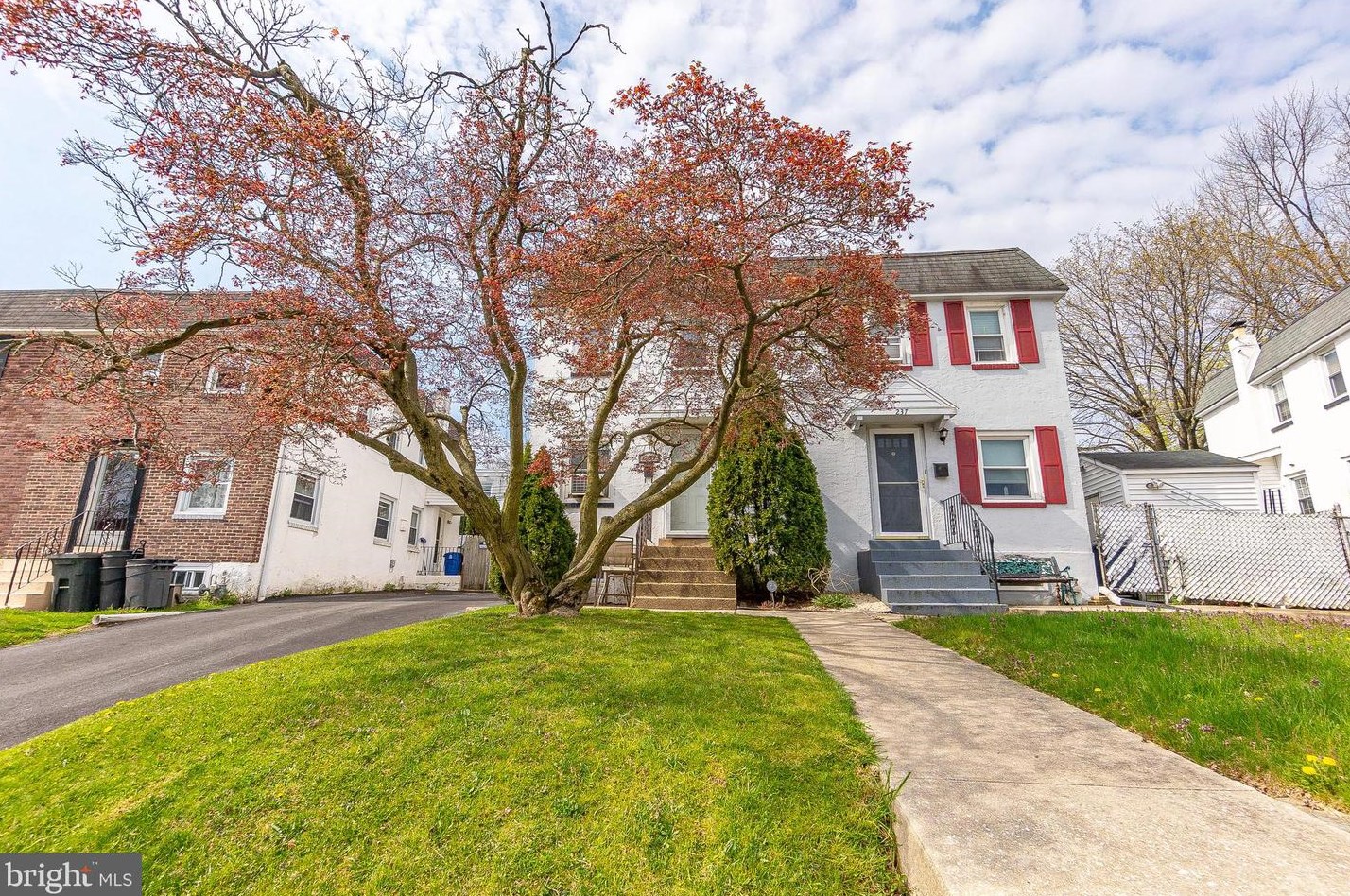 235 Crum Creek Dr, Woodlyn, PA 19094