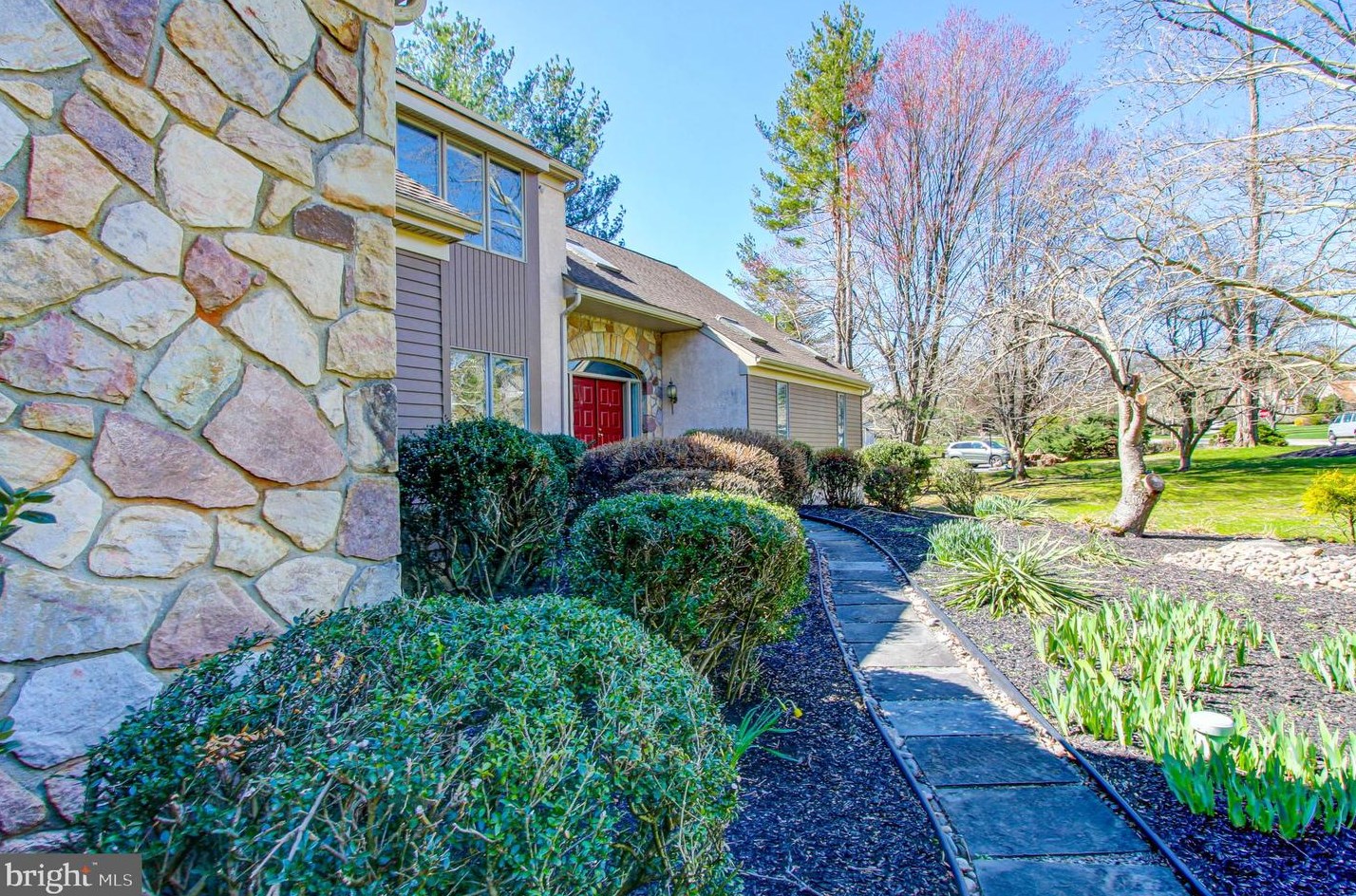 4 Spring Oak Cir, Media, PA 19063-5539