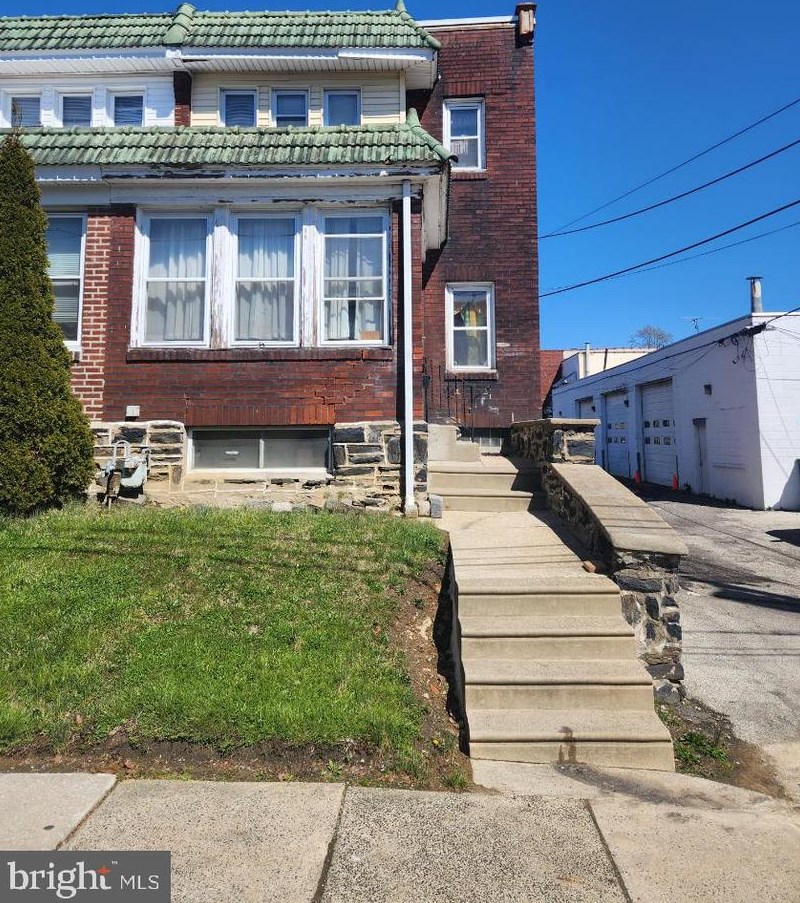 95 Barker Ave, Sharon Hill, PA 19079-1416