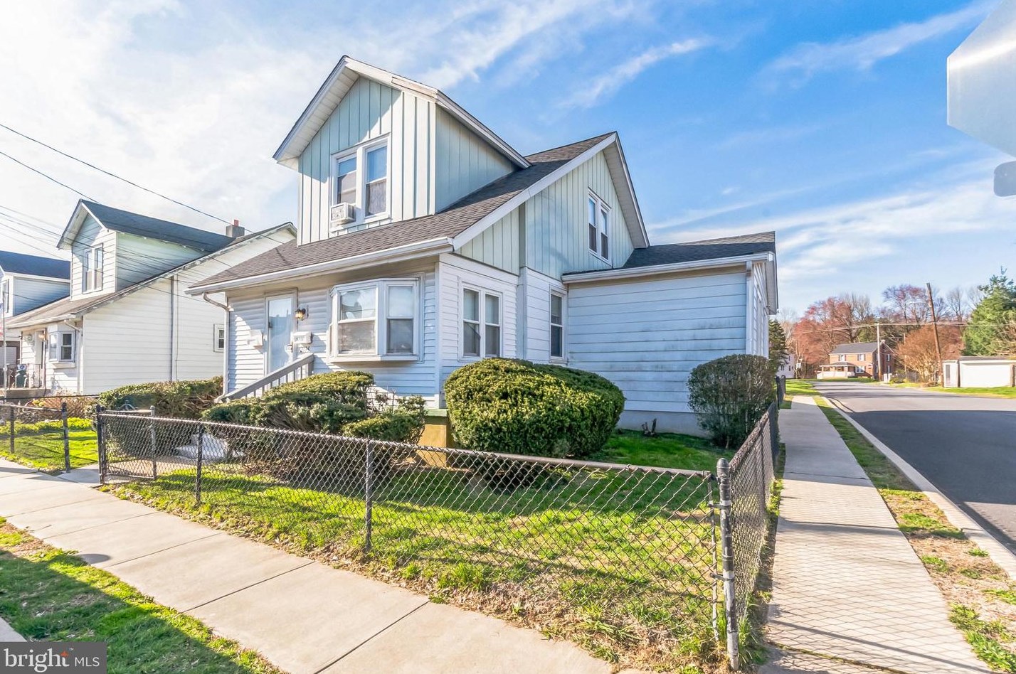 2126 Redwood Ave, Boothwyn, PA 19061-3749