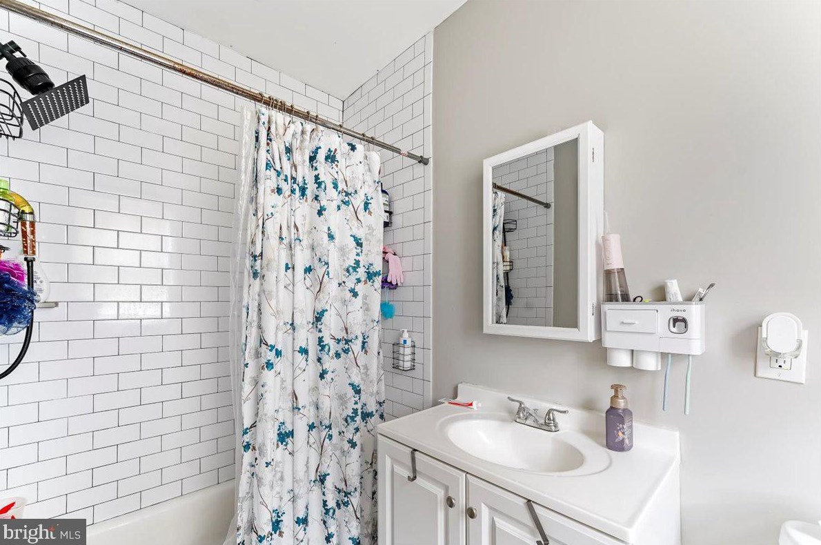 2208 Madison St, Chester PA 19013-5122 exterior