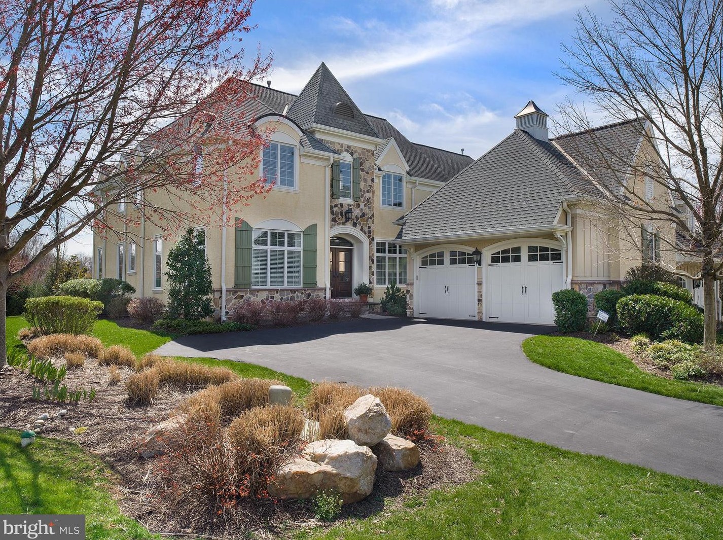 102 Green Ln, Haverford, PA 19041-2025