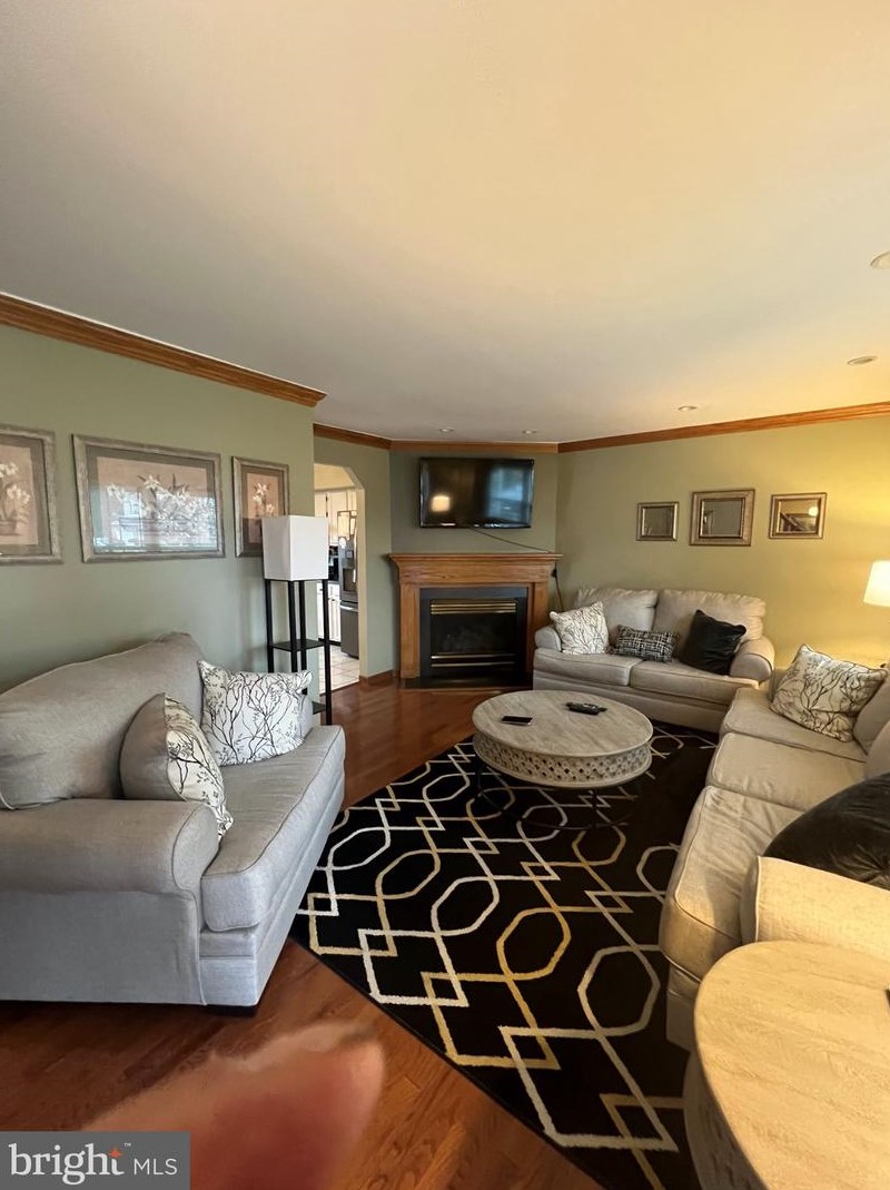 4023 Washington Dr, Boothwyn, PA 19061-2456