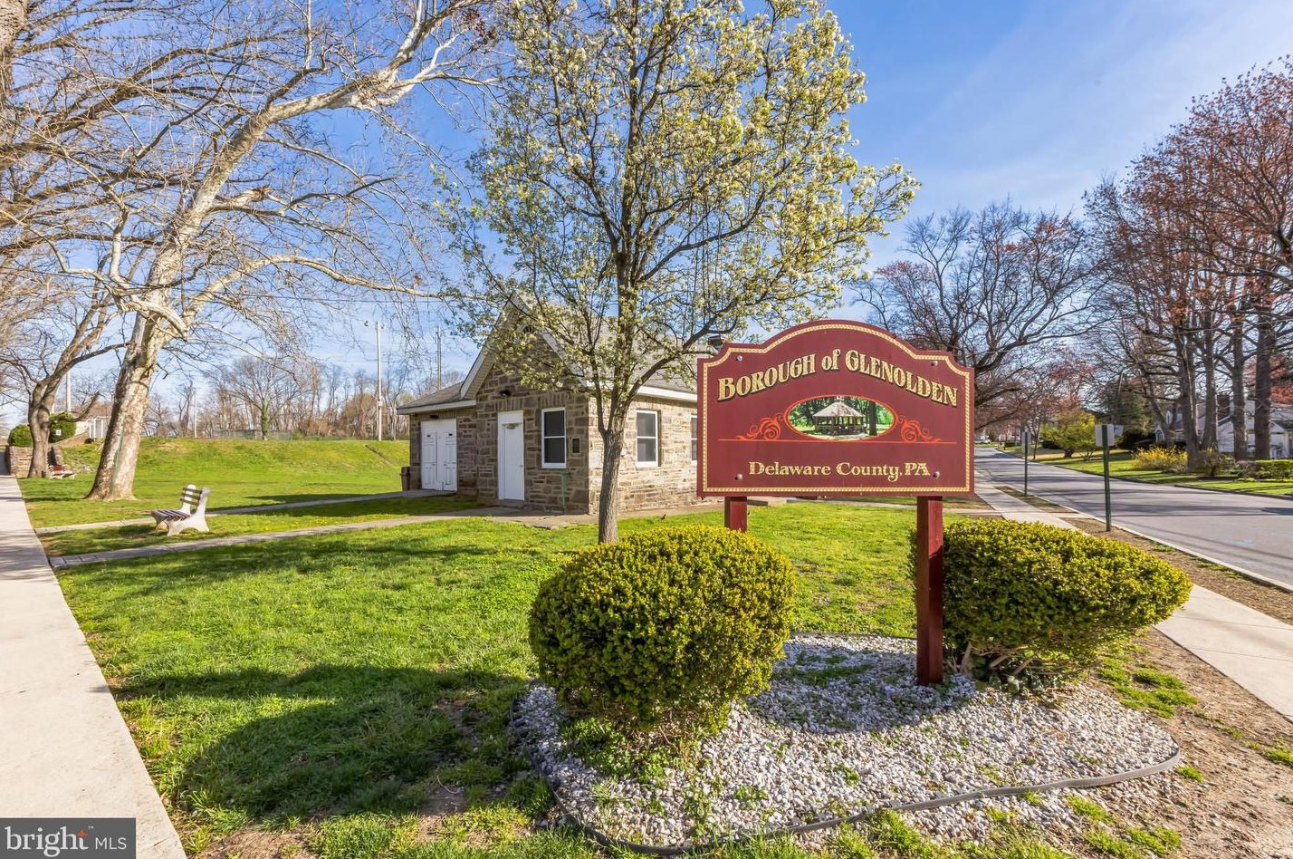 20 Llanwellyn Ave, Manor PA  19036-1324 exterior
