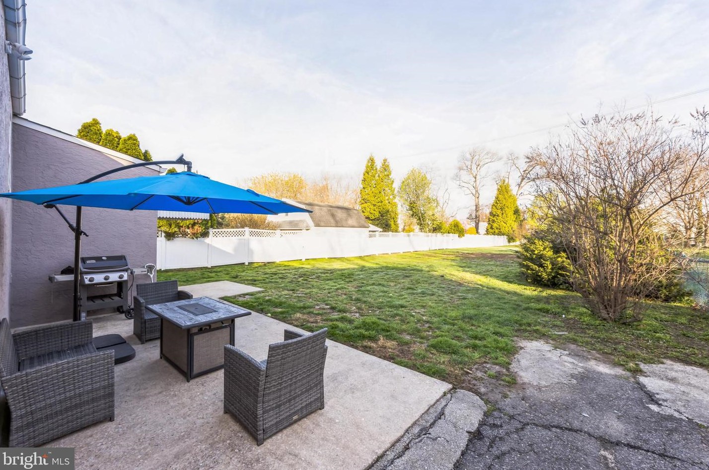 20 Llanwellyn Ave, Manor PA  19036-1324 exterior