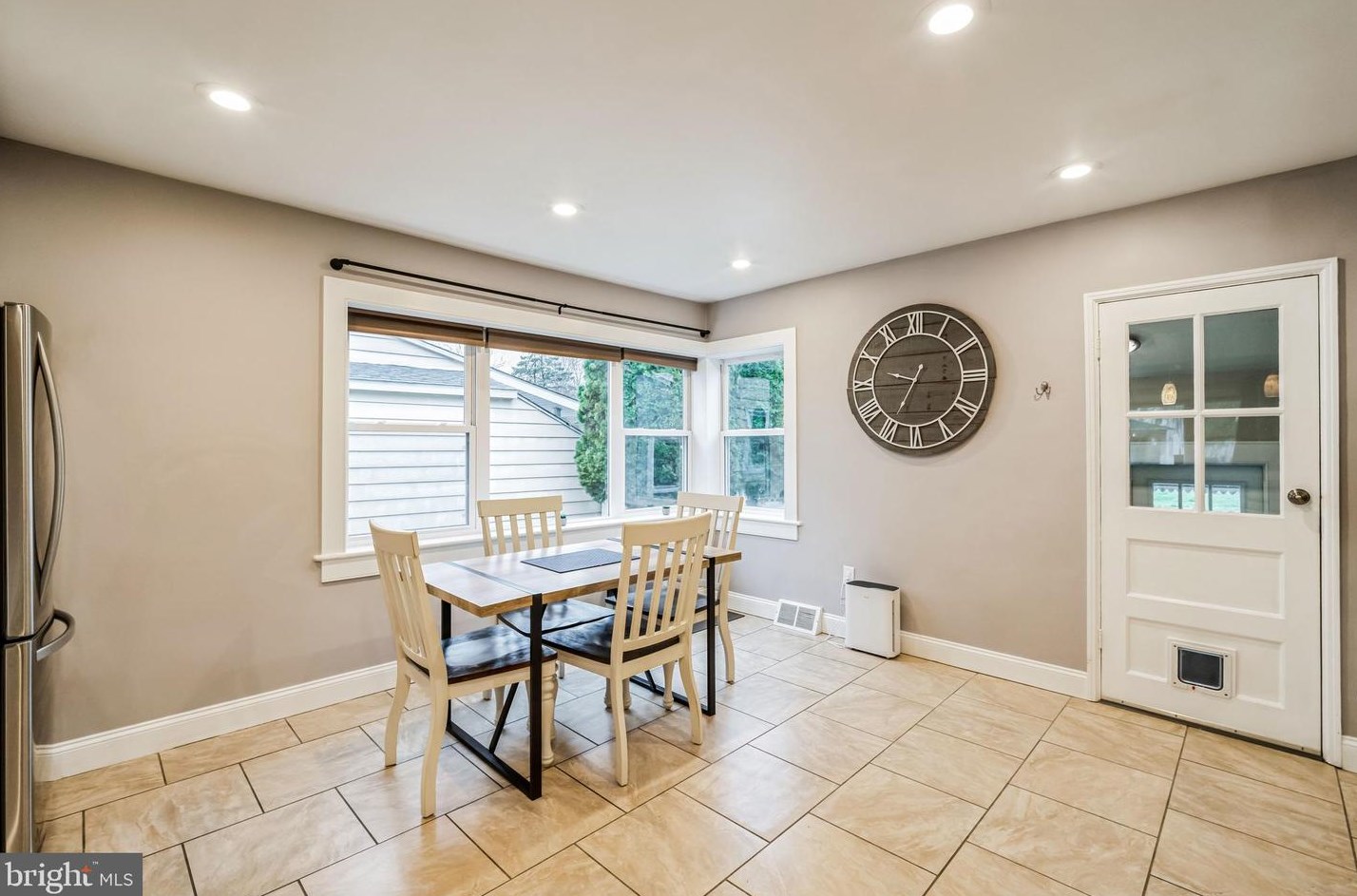 20 Llanwellyn Ave, Manor PA  19036-1324 exterior